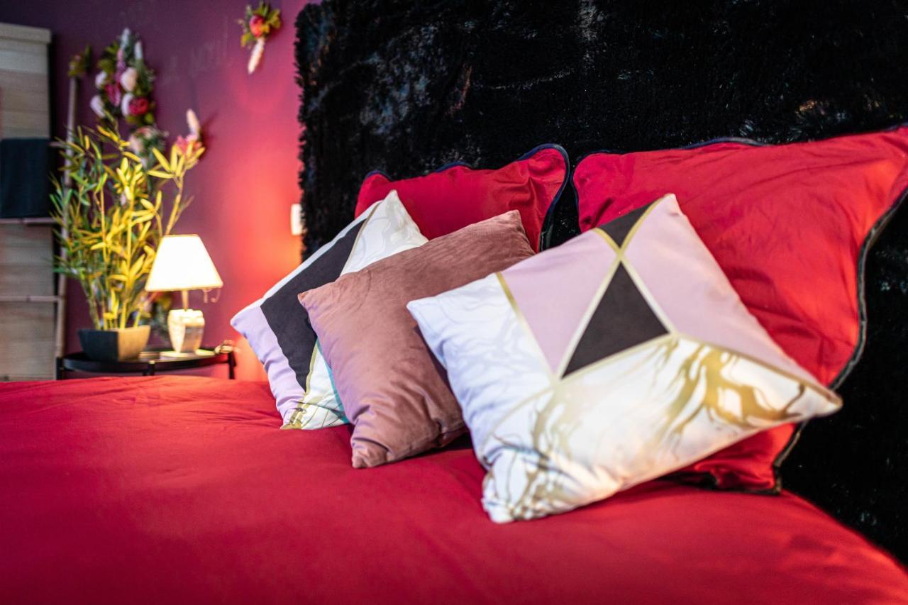 Suite L'Echappee - Maison Romantique - Spa & Sauna Privatif- Pole Dance - Lit Rond Avec Miroir Au Plafond Pezarches Ngoại thất bức ảnh