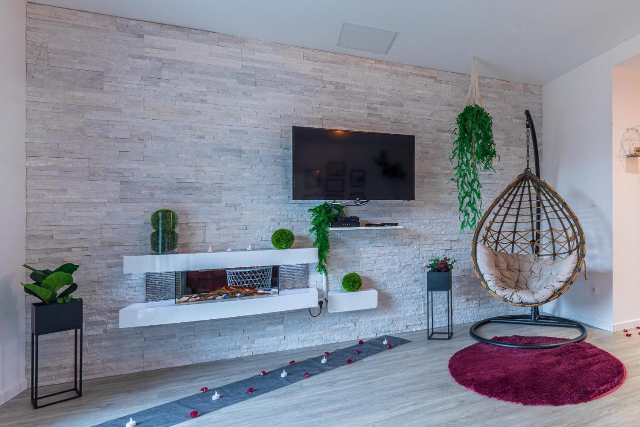 Suite L'Echappee - Maison Romantique - Spa & Sauna Privatif- Pole Dance - Lit Rond Avec Miroir Au Plafond Pezarches Ngoại thất bức ảnh